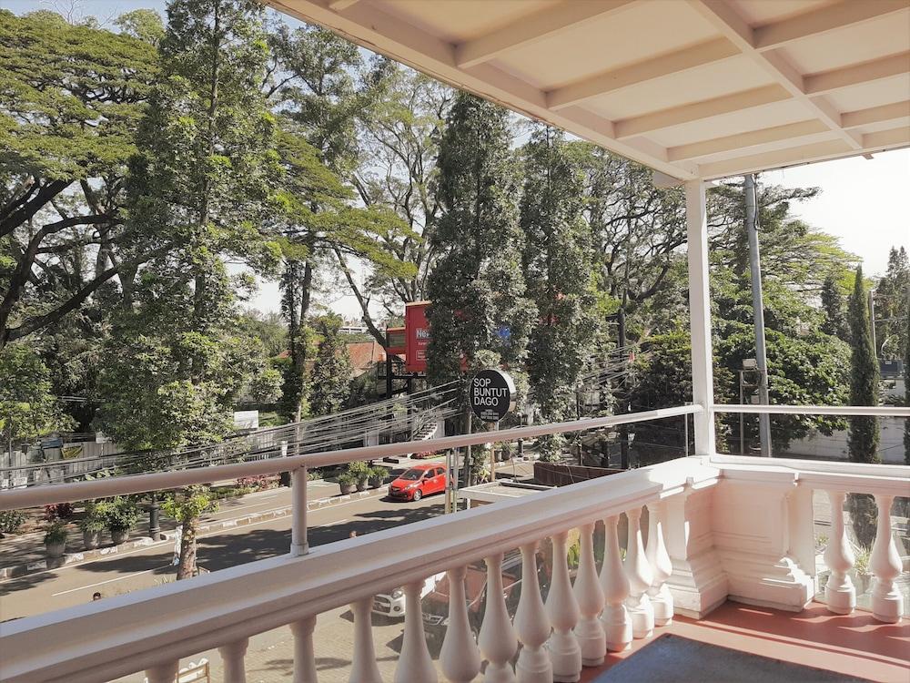בנדונג The Palais Hotel Dago מראה חיצוני תמונה